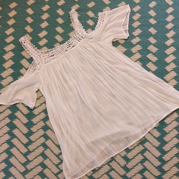 stem&vine Tops - Cold shoulder sheer top